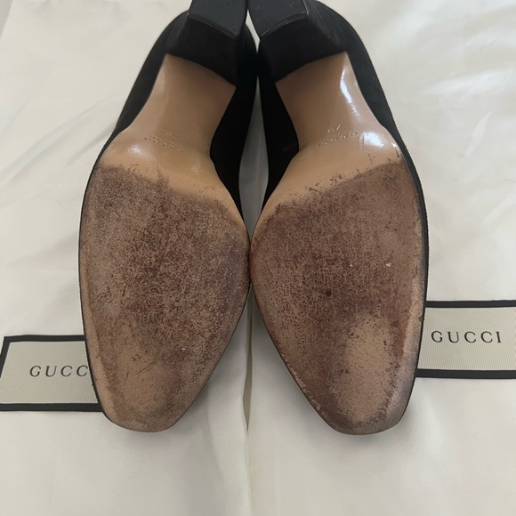 Gucci Vintage Black Suede Pumps Size 7 Platform Classic elegant style - Picture 8 of 8
